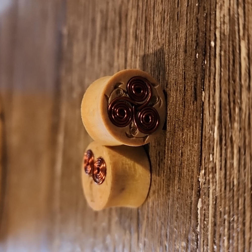 Light Wood 5/8" Plugs